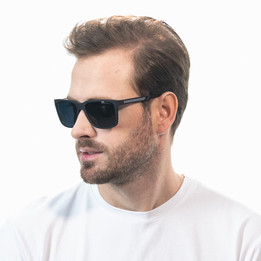 Солнцезащитные очки для мужчин Emporio Armani EA4047 506381