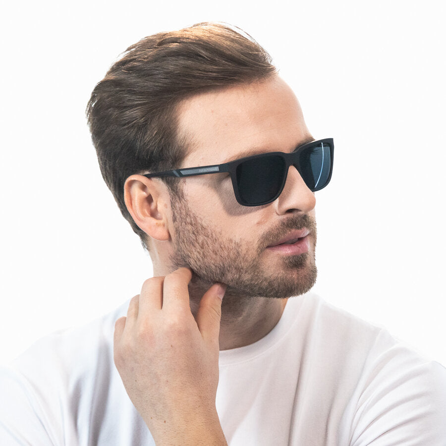 Солнцезащитные очки для мужчин Emporio Armani EA4047 506381