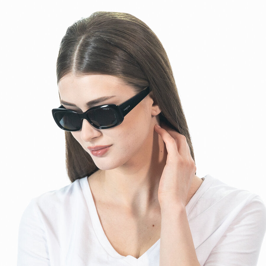 Женские солнцезащитные очки Vogue VO2606S W44/87