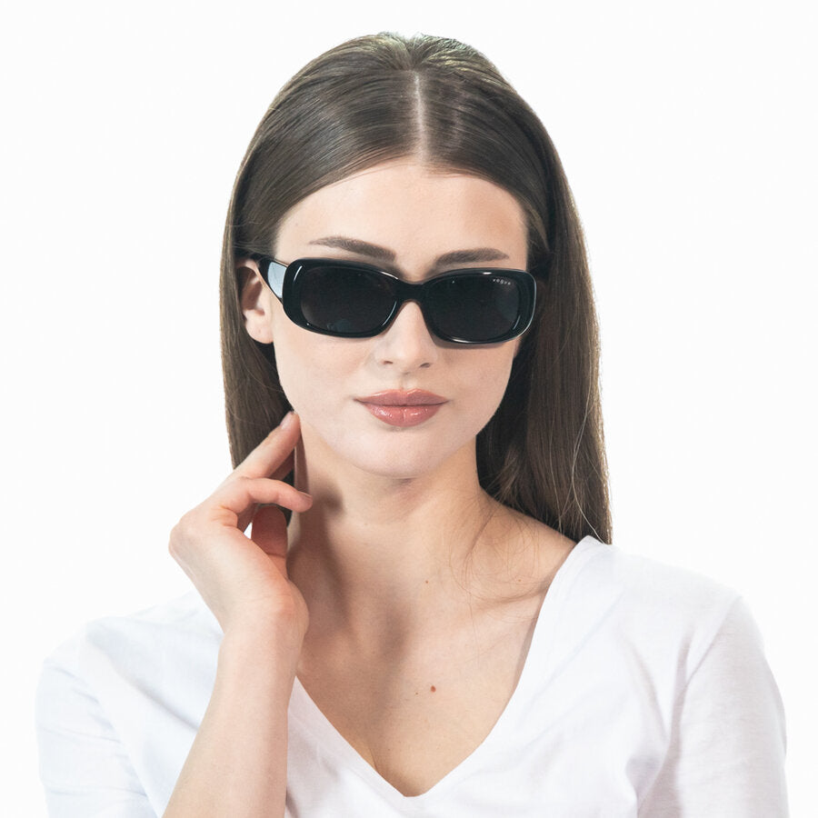 Женские солнцезащитные очки Vogue VO2606S W44/87