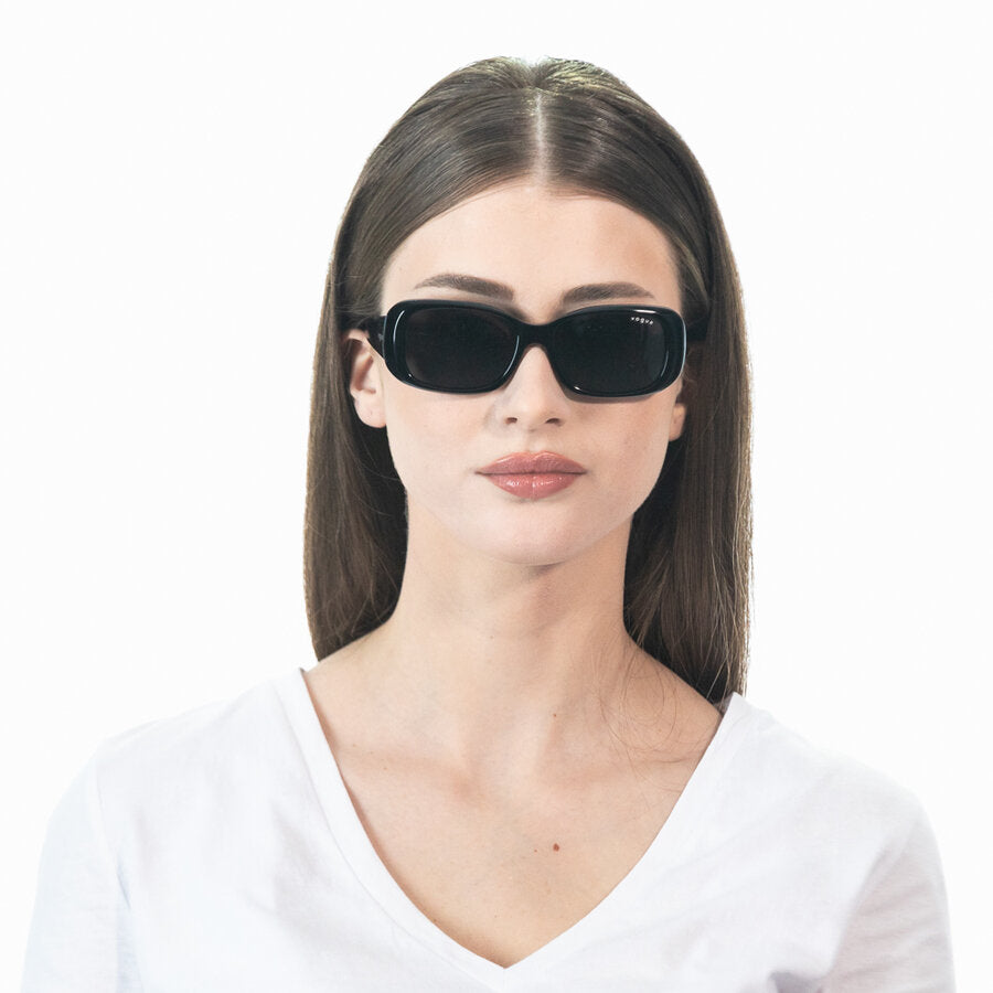 Женские солнцезащитные очки Vogue VO2606S W44/87